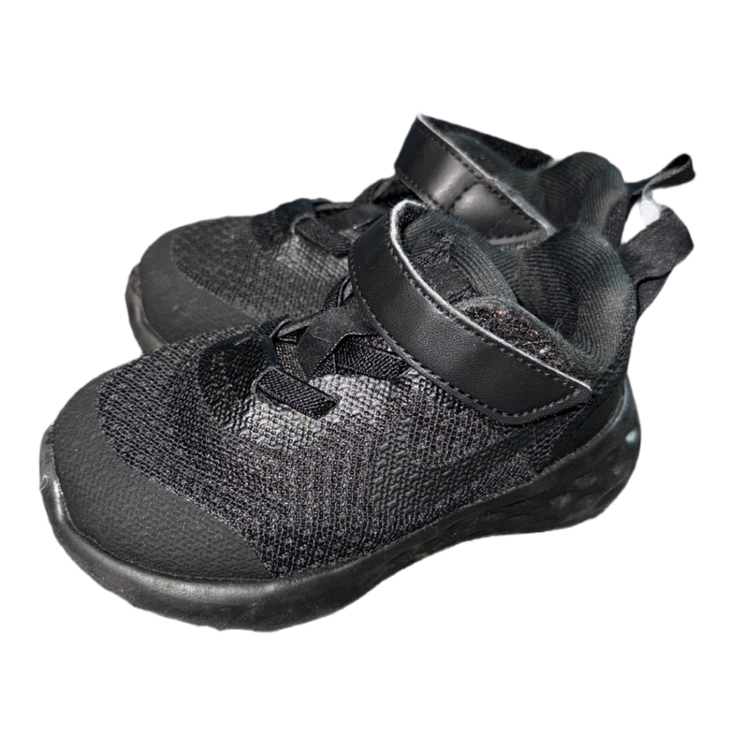 Sneakers by Nike size 5c