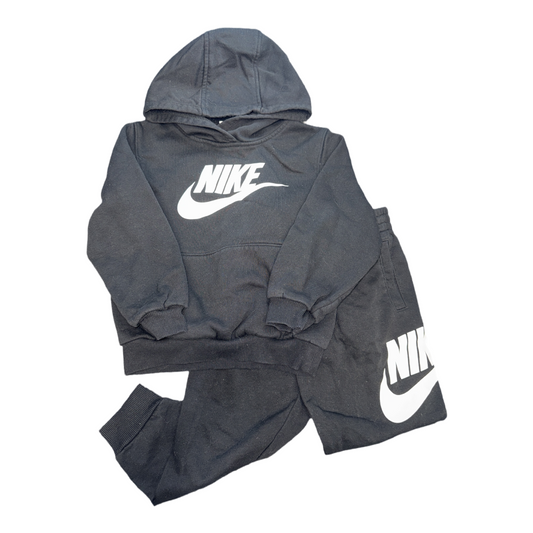 2 Piece set by Nike size 5