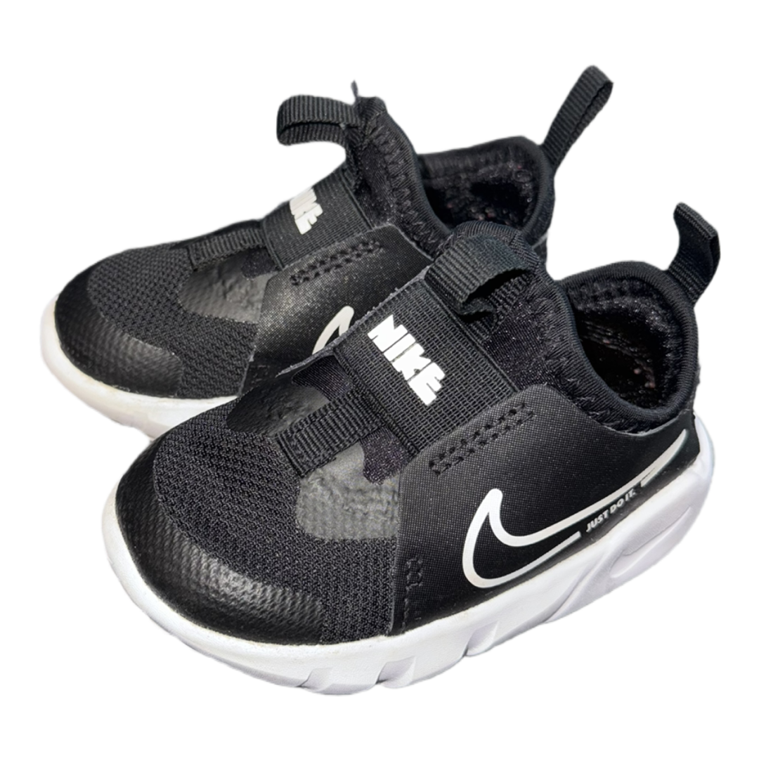 Sneakers by Nike size 5c