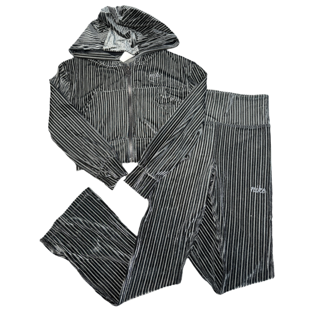 2 Piece set by Nike size 8-9