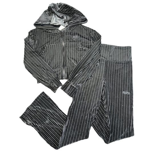 2 Piece set by Nike size 8-9