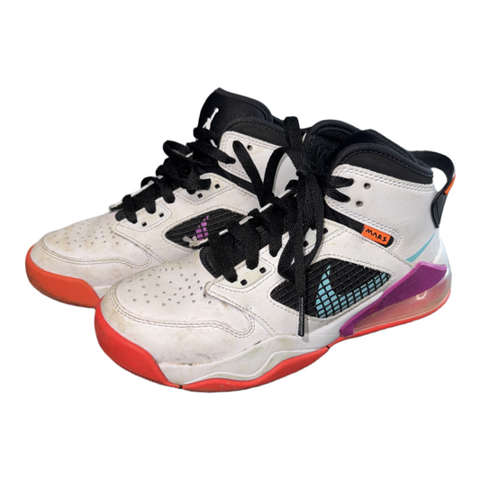 Jordan Mars 270 size 4y