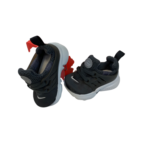 NWT Nike Presto sneakers size 4c