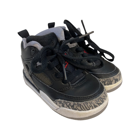 Sneakers by Jordan size 6