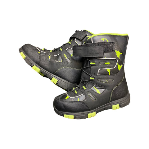 Snow boots by Quest size 4