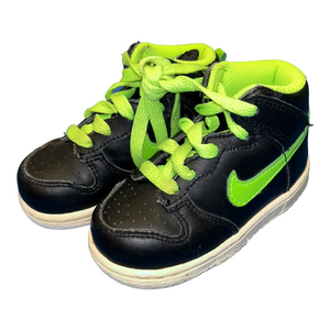 Sneakers by Nike size 6c